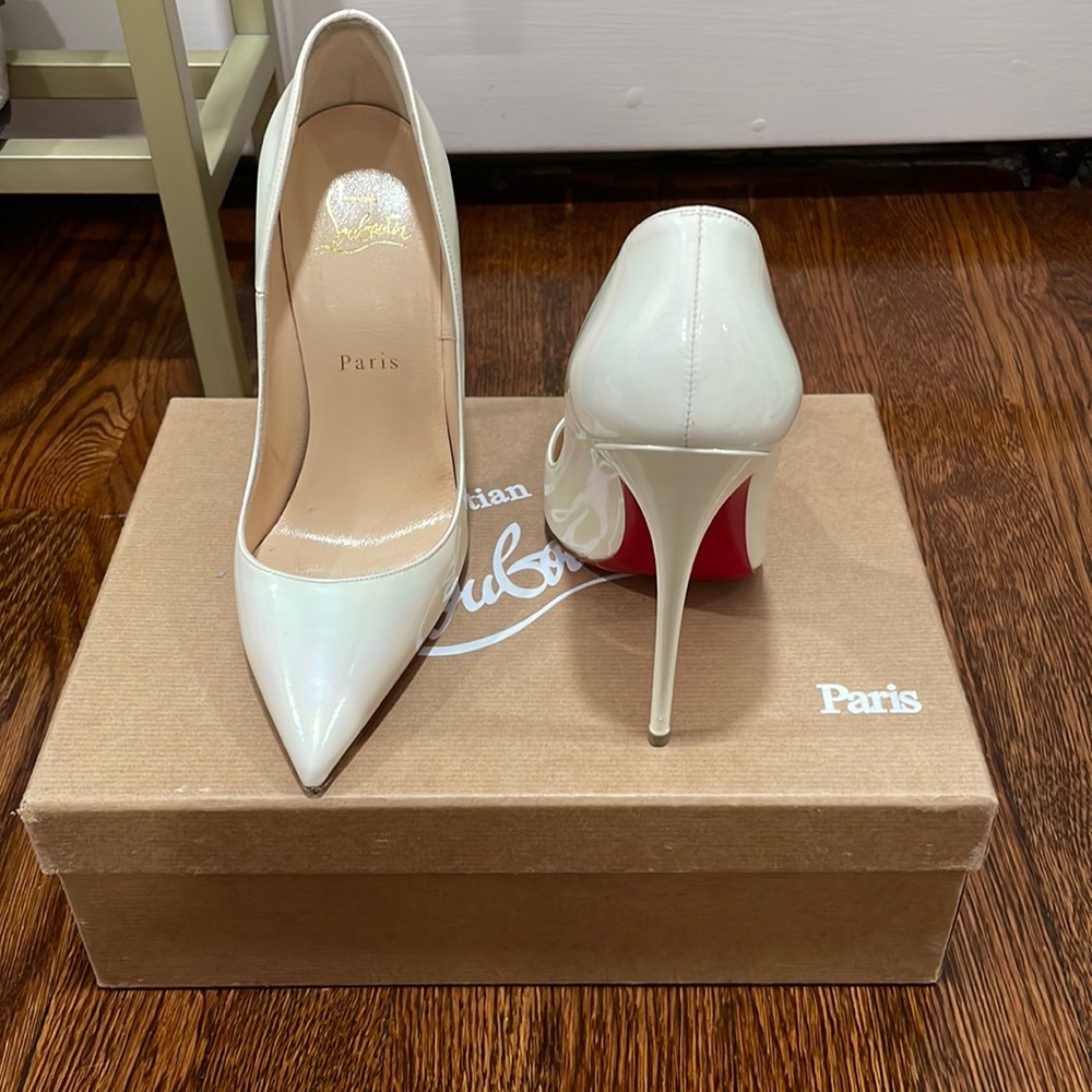 Christian Louboutin So Kate pumps